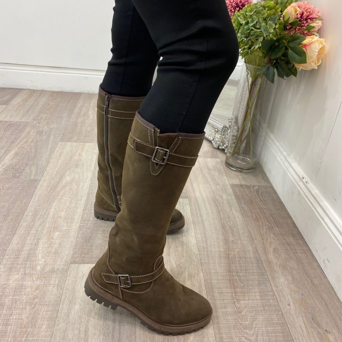 Anna boots in brown