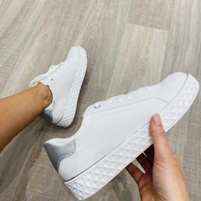 Laura Trainers in white