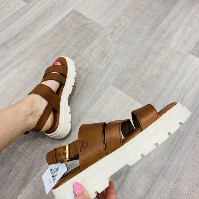 Connie sandal in brown
