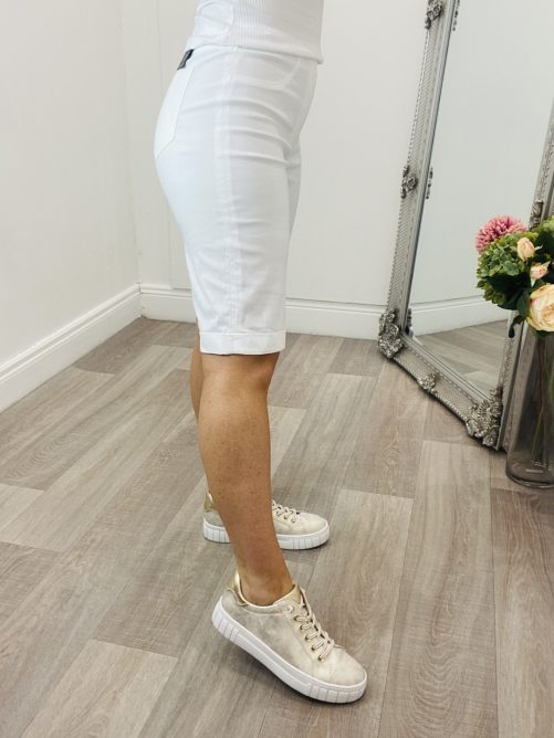 Bella 04 shorts in white