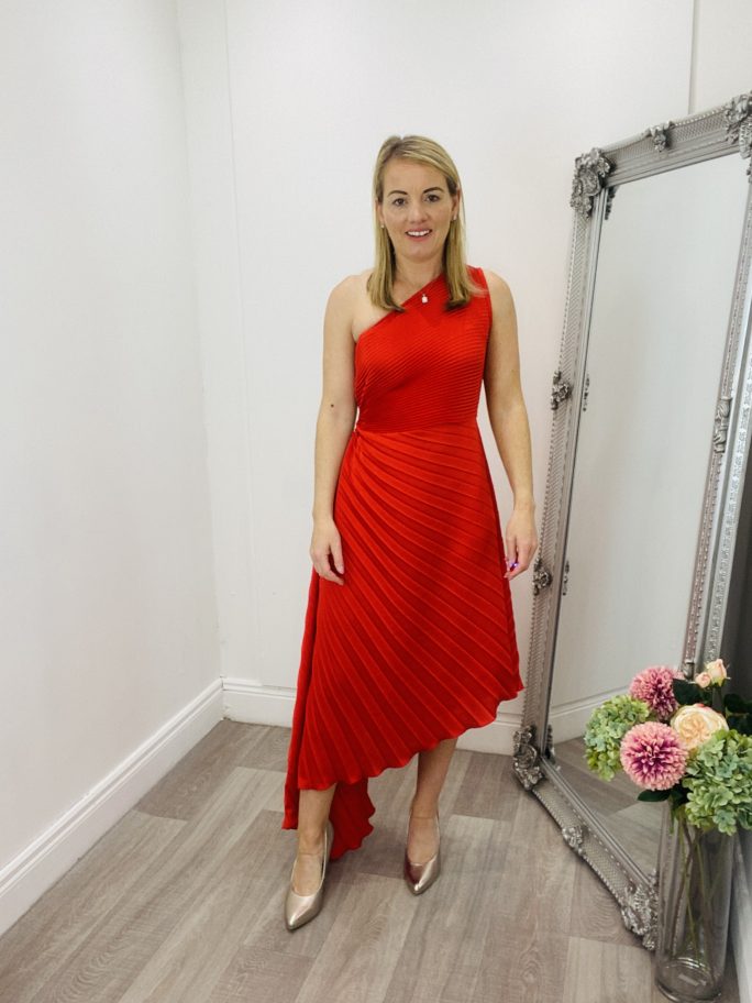 Aoife pleated dress in red